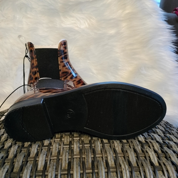 A New Day Chelsea Waterfront Leopard Print Boots Size 5 - Picture 4 of 4
